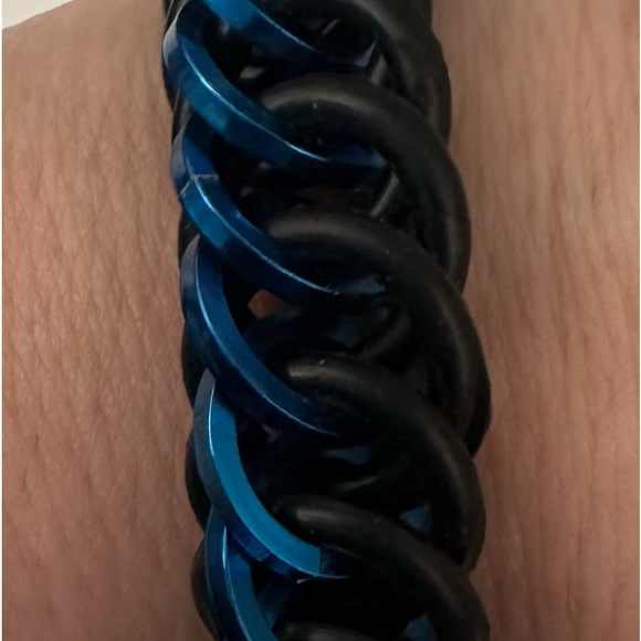 Handwoven Stretch Bracelet - Picture 1 of 3